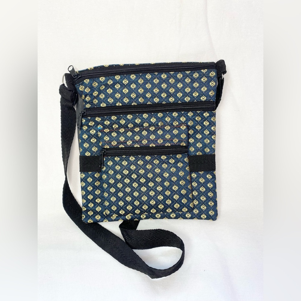 Silk purse with multiple pockets
